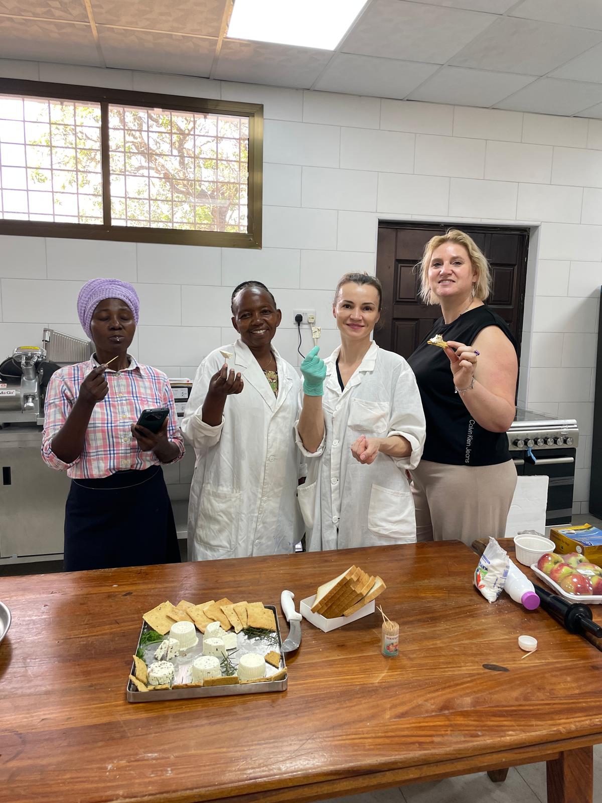 Zespół SGGW podczas warsztatów z technologii mleka w Tengeru w Tanzanii w ramach projektu Misja Mleko.