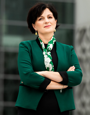 Dr hab. Agnieszka Dardzińska-Głębocka, prof. Politechniki Białostockiej – portret użyty w ogłoszeniu o dyskusji nad Strategią Rozwoju Szkolnictwa Wyższego do 2035 roku.
